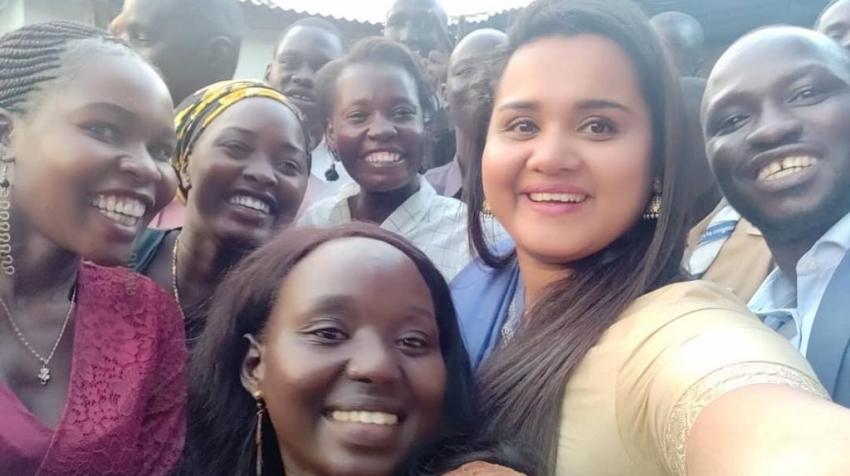 أطلقت مبعوثة الأمين العام للأمم المتحدة للشباب، السيدة جاياثما ويكراماناياكي، مشروعاً يدعمه صندوق بناء السلام لتعزيز مشاركة الشابات في عمليات السلام المحلية والوطنية في 27 كانون الثاني/ يناير 2020 لتحفيز الزخم المتزايد للسلام في جنوب السودان. المصدر: صندو