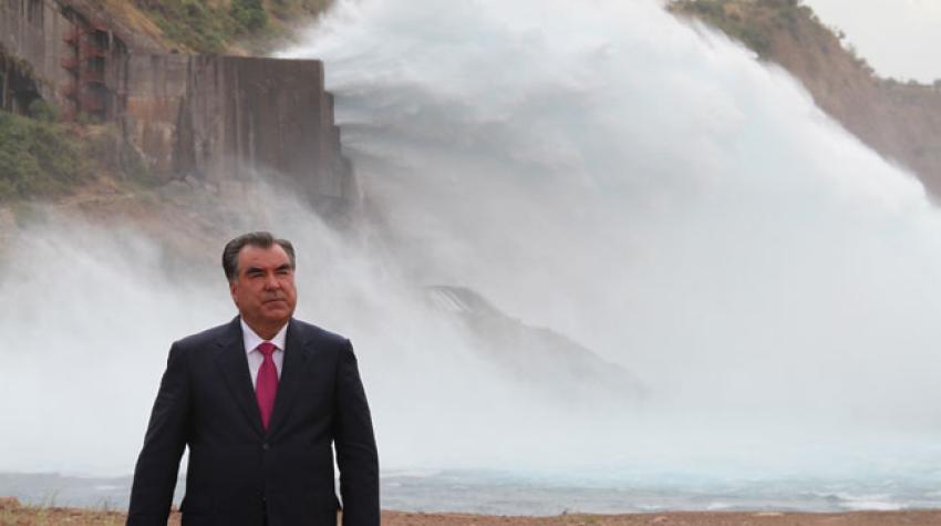 Emomali Rahmon, President of the Republic of Tajikistan at the Nurek Dam and hydroelectric station. © President of Tajikistan Office's archive. 