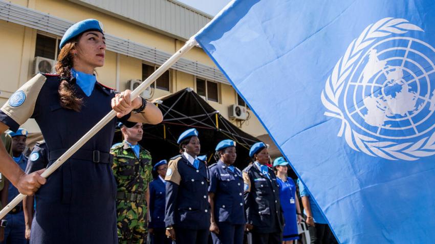 © صور الأمم المتحدة / جي سي ماكلوين | تحتفل شرطة بعثة الأمم المتحدة في جنوب السودان بذكرى يوم حفظة السلام التابعين للأمم المتحدة، وتنظم مسيرة احتفالية بمناسبة اليوم الدولي لحفظة السلام التابعين للأمم المتحدة في جوبا، بجنوب السودان.