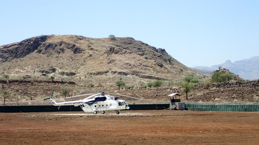 Helicóptero de la UNAMID en la base de operaciones temporal de Golo (zona de Yebel Marra, Darfur Central) (6 de junio de 2018/Armands Pupols).
