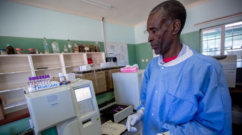 Following the installation of solar panels, medical laboratory scientists at the Nkayi District Hospital are able to work without the interruption of power cuts. UNDP/Slingshot
