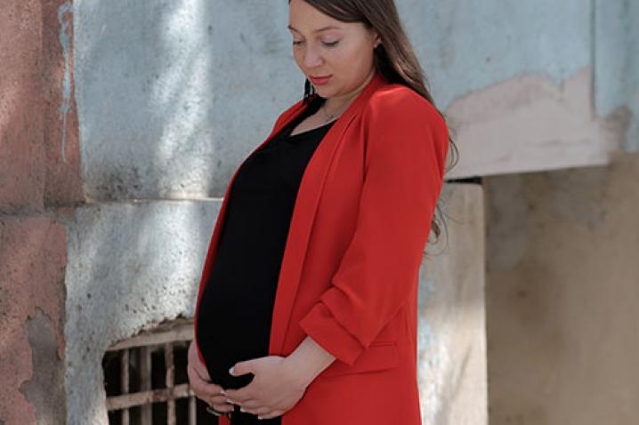 由于卫生系统面临压力，孕妇也很焦虑。摄于格鲁吉亚。