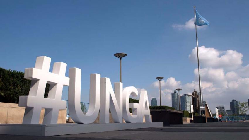 La sculpture du hashtag #UNGA au Siège de l'ONU, à New York. 