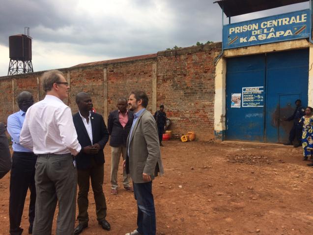 Assistant Secretary-General Andrew Gilmour visits the central prison in Kasaba, close to Lubumbashi, eastern Democratic Republic of the Congo, during a mission to the country in 2016. UN/OHCHR 