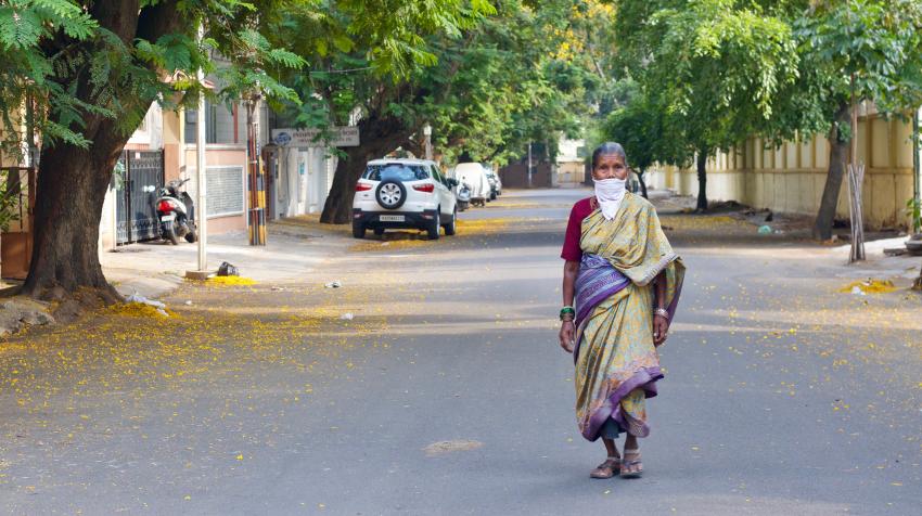 A woman walks down an empty Temple Street in Bangalore, India.18 April 2020.  Kandukuru Nagarjun (CC BY 2.0)