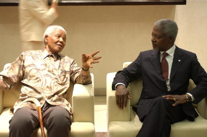 Secretary-General Kofi Annan speaking with Nelson Mandela (at left) at the Conference.