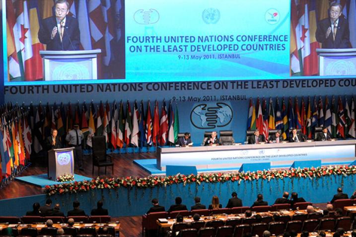 A wide angle view of Former UN Secretary-General Ban Ki-moon at the podium addressing a conference.