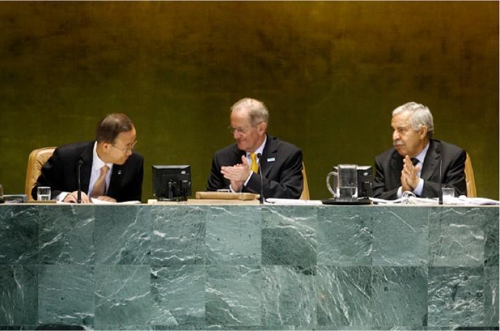 Ban Ki-moon (at left), Joseph Deiss (center) and Ali Abdussalam Treki (at right) on the podium at the Summit.