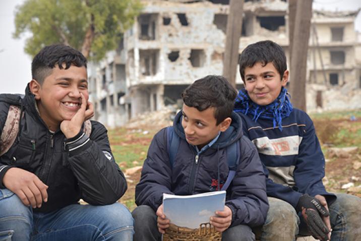 Des garçons en âge scolaire en Syrie
