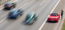 Vehicles experiencing a breakdown or an emergency can stop in the emergency lane; these lanes may themselves present risks to traffic. Wikimedia Commons.