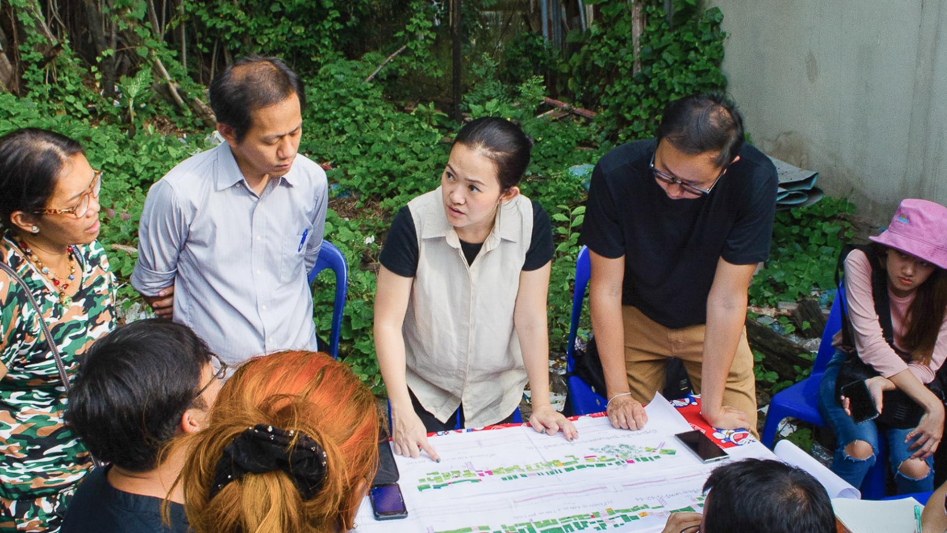 To address Bangkok’s vulnerabilities to climate change, Landprocess focuses on increasing carbon-sequestering landscapes and redesign the waste spaces and infrastructure for concrete cities to return to increase urban adaptability.