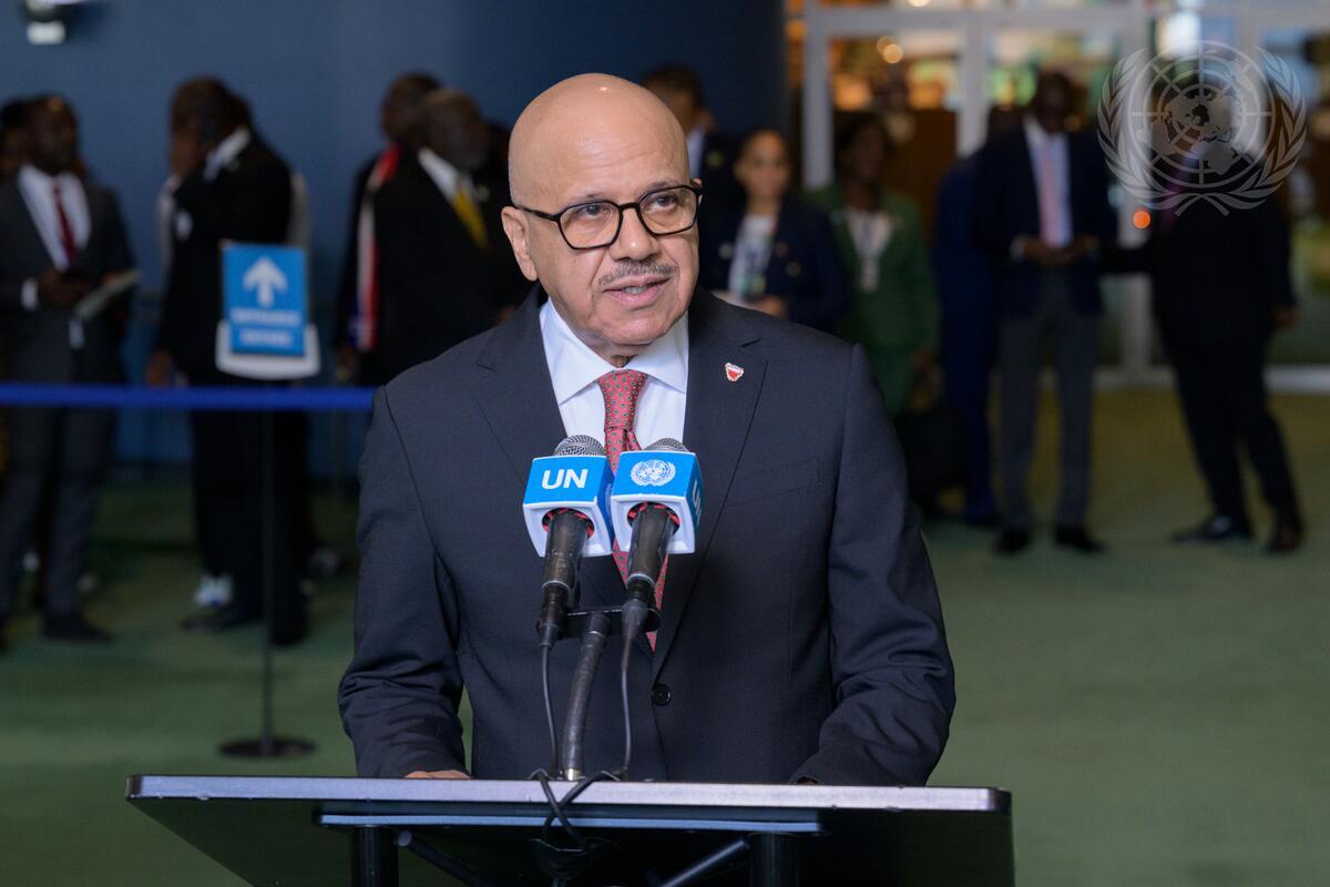 Foreign Minister of Bahrain Briefs Press after Election of Non-permanent Members of
Security Council Foreign Minister of Bahrain Briefs Press after Election of Non-permanent Members of
Security Council
