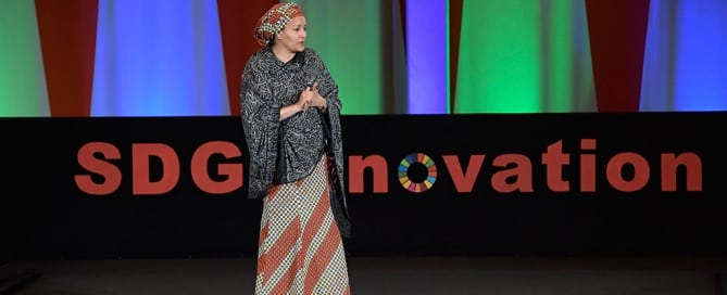 La vicesecretaria general, Amina Mohammed, se dirige a la Asamblea General durate el evento alto nivel sobre ODS e innovación y conectividad. Foto: ONU/Evan Schneider