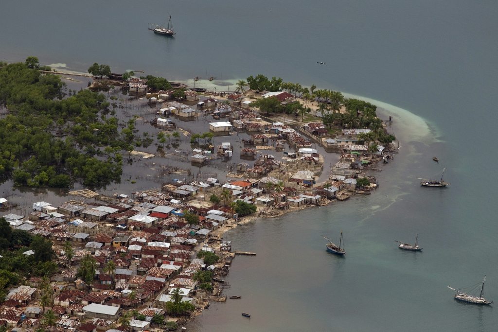 Logan_Abassi_UNMINUSTAH-A_coastal_town_flooded_in_Haiti