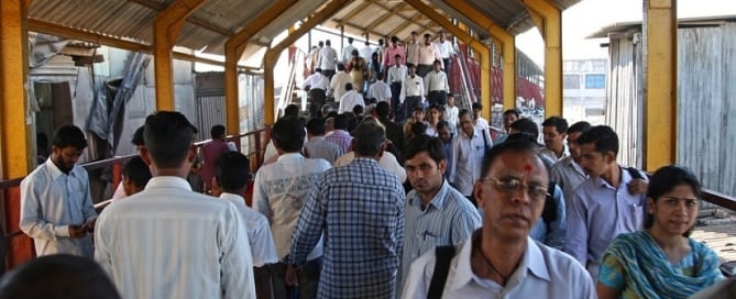 Passengers and commuters in a train station in Mumbai, India. Photo: Simone D. McCourtie/World Bank