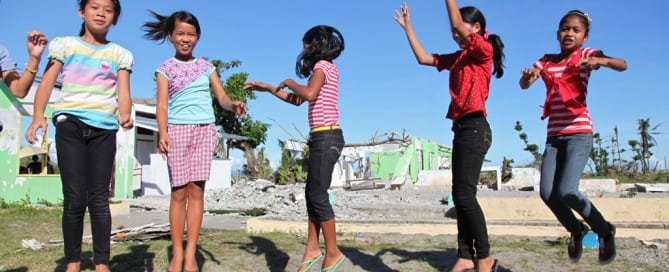 Girls play in the schoolyard at Santo Niño Elementary School in the town of Tanauan, Philippines. Photo: UNICEF/Giacomo Pirozzi