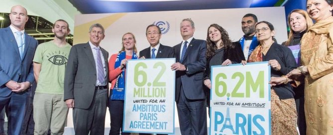 Photo: Ban Ki-moon, together with Al Gore, had a joint encounter with civil society representatives and the press during the during the COP21 on 10 December.