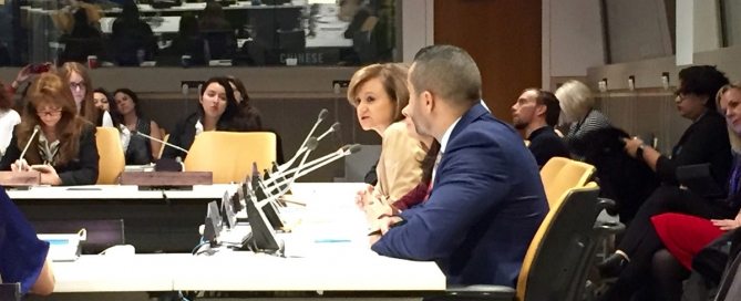 Photo: UN Under-Secretary-General for Communications and Public Information Cristina Gallach leads a panel discussion at the launch of the Step It Up Media Compact on 22 March 2016.