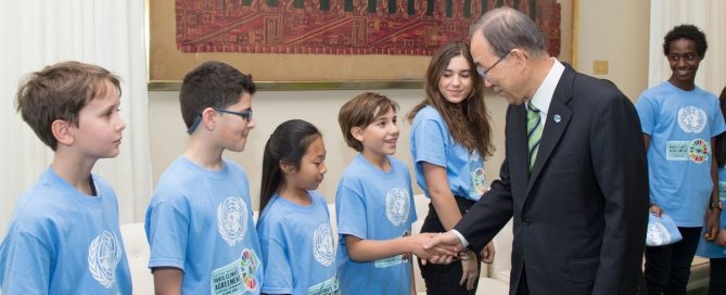 Photo: Ban Ki-moon meets Youth Representatives at the Paris Climate Agreement Signing Ceremony.
