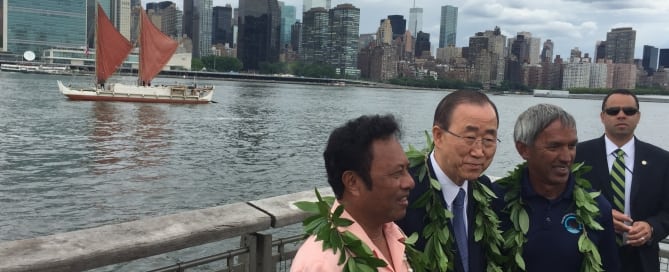 Photo: Palau President Tommy Remengesau, Secretary-General Ban Ki-moon and Nainoa Thompson pose at the pier.