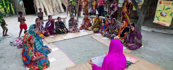 Photo: A Community Health Volunteer (CHV) in Thakurgaon, Bangladesh, advises pregnant women to eat nutritious food and take rest, and also guides family members to make a plan for safe delivery.