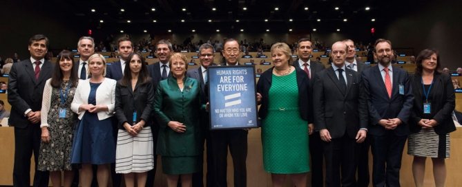 Photo: Secretary-General Ban Ki-moon (center) in a group photo with participants at an event of the lesbian, gay, bisexual and transgender (LGBT) Core Group "Path2Equality: Global leaders discuss progress towards LGBT Equality."