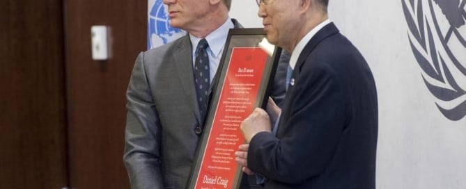 Daniel Craig y Ban Ki-moon. Foto: ONU/Mark Garten