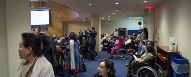 Personas con discapacidades en la sede de la ONU. Foto de archivo: ONU/Eskinder Debebe