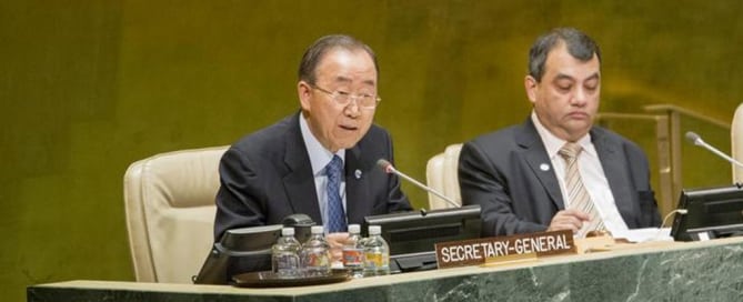 El Secretario General de la ONU, Ban Ki-moon, habla en la sesión inaugural de la Cuarta Conferencia Mundial de Presidentes de Parlamento. Foto ONU/Rick Bajornas