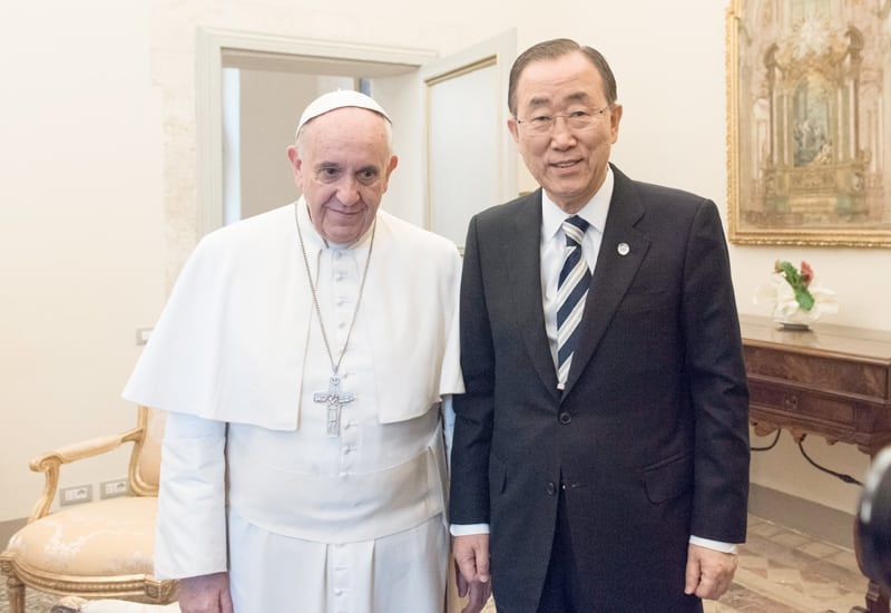 Abril de 2015, Santa Sede: La ciencia y la religión no están en desacuerdo con respecto al cambio climático. El Sr. Ban se reunió con el Papa Francisco y se dirigió más tarde a altos dirigentes religiosos, varios jefes de Estado y expertos sobre el clima.