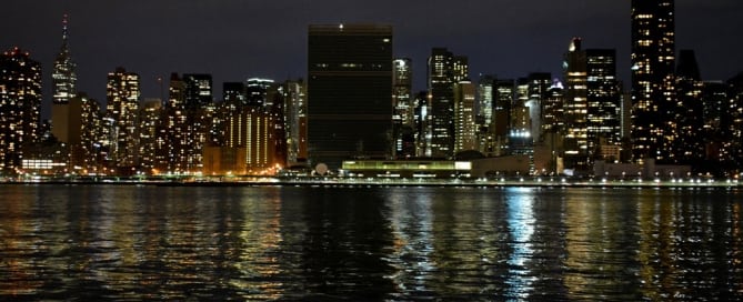 El edificio de la ONU apagará sus luces este sábado por la Hora del Planeta. Foto: ONU-Kensuke Matsueda