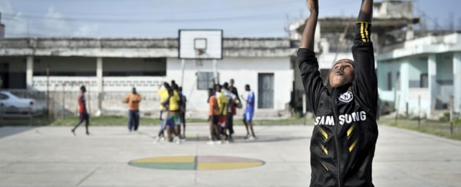 3,2 millones de muertes se atribuyen a la inactividad física cada año. Foto: ONU/Tobin Jones