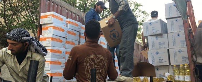 Camiones del Programa Mundial de Alimentos entregan asistencia a los más vulnerables en Siria. Foto: PMA