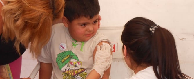 Vacunación contra la hepatitis B en Argentina. Foto de archivo: OMS/OPS