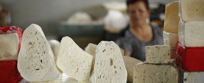 Queso a la venta en Armenia. Foto: FAO/Bayna Mahari