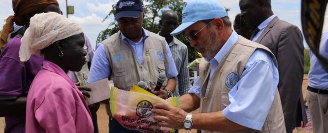 El Director General de la Organización de las Naciones Unidas para la Alimentación y la Agricultura (FAO), José Graziano da Silva, en Uganda. Foto: FAO/Anita Tibasaaga