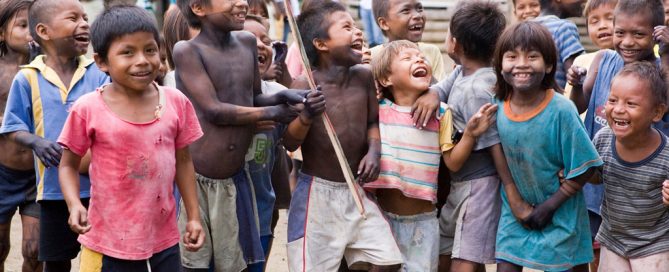 Niños colombianos. Foto de archivo: ONU/Mark Garten