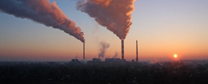 Con los esfuerzos actuales, para 2030 solo se alcanzaría un tercio de la reducción de emisiones requerida para cumplir los objetivos climáticos. Foto: PNUMA