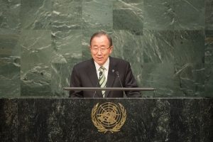 Ban Ki-moon pronnonce un discours à l'ouverture de la cérémonie de signature de l’Accord de Paris.