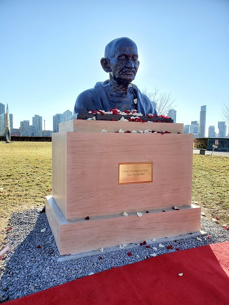 La paz es el camino (Busto de Gandhi) , UNNY338G, 2022, Ram Vanji Sutar La paz es el camino (Busto de Gandhi) , UNNY338G, 2022, Ram Vanji Sutar