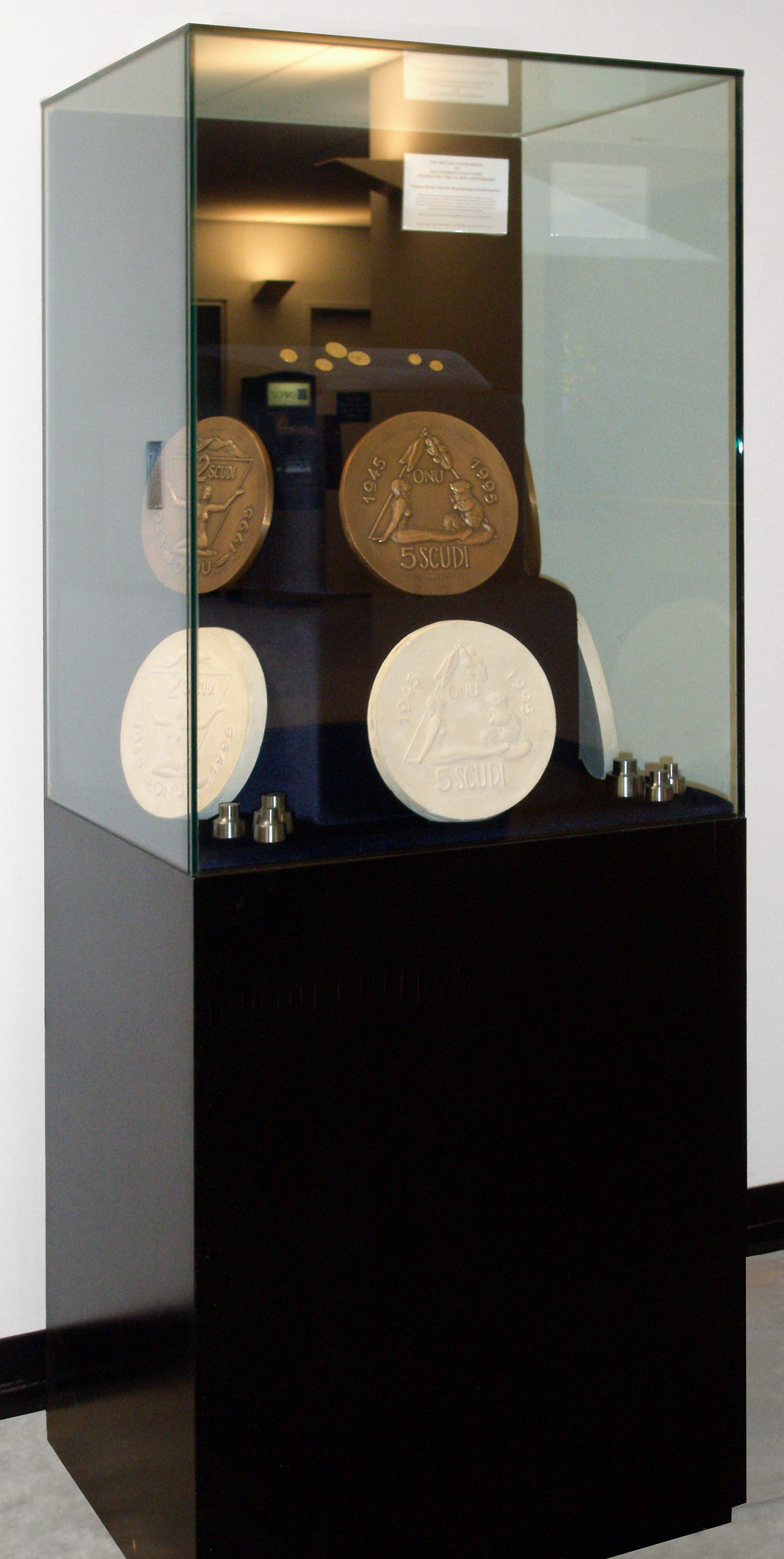 Colección de monedas e instrumentos de acuñación, UNNY216G.01-18