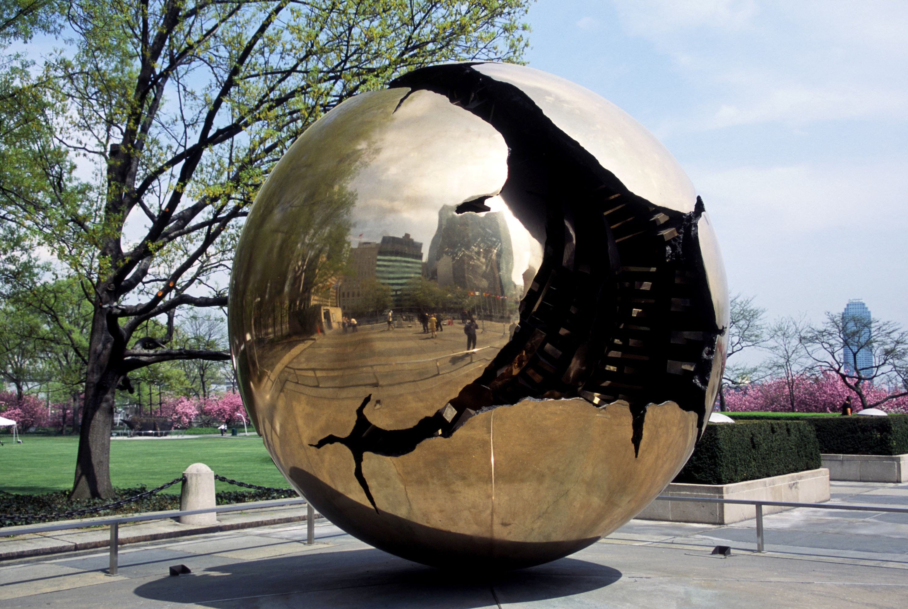 《Sphere Within a Sphere》, UNNY219G, 1991, 意大利 