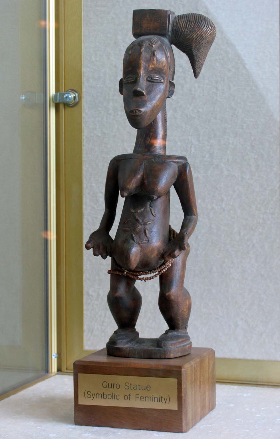 Escultura guro (símbolo de la feminidad), UNNY259G, 2003, Costa de Marfil