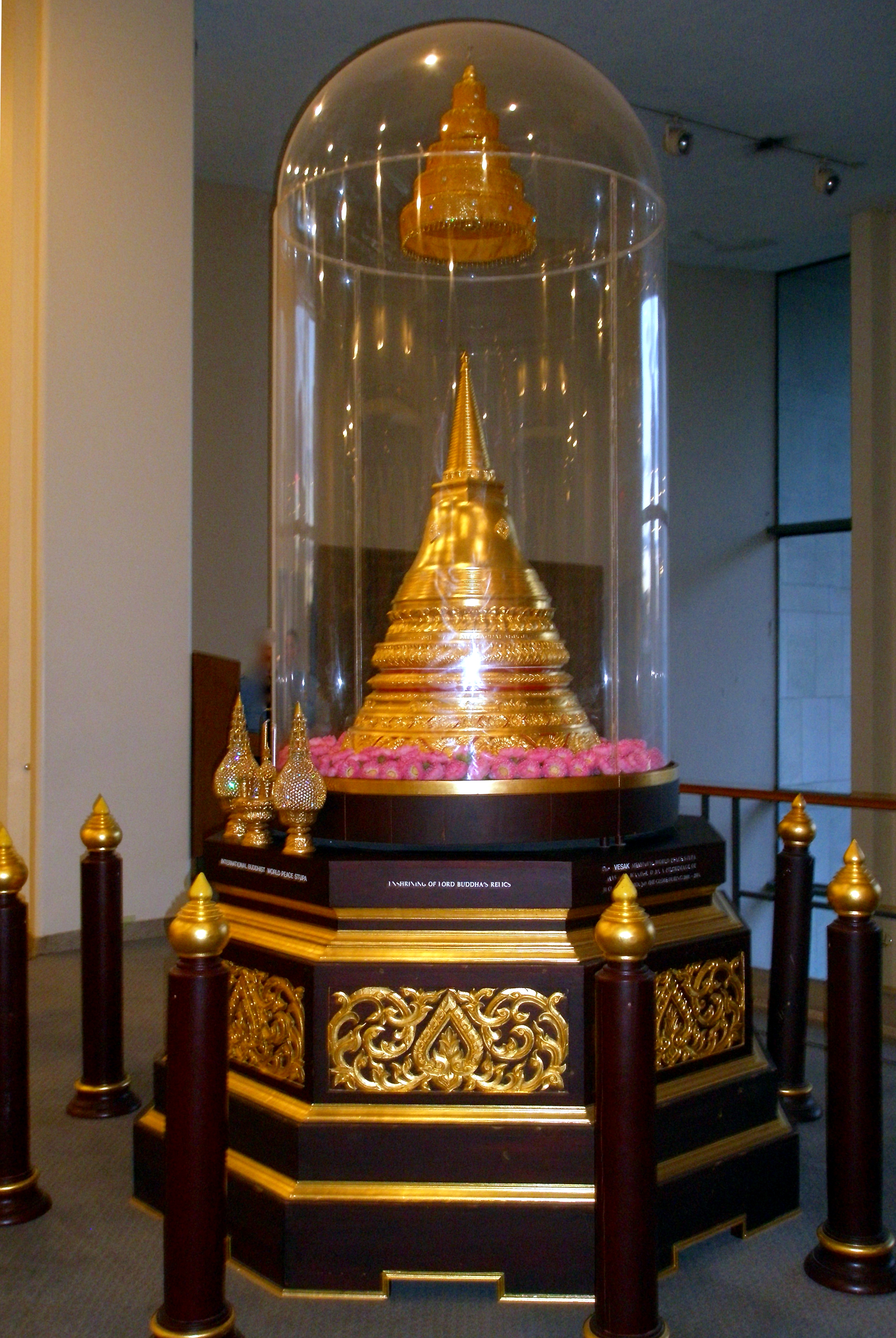 Stupa bouddhiste commémoratif pour la reconnaissance internationale de la, UNNY261G, 2006, Thaïland 