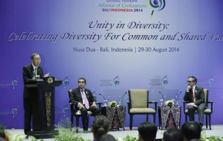 Secretary-General Ban Ki-moon (left) addresses the closing ceremony of the Youth Event organized by the Government of Indonesia and the Alliance of Civilizations (UNAOC) in Bali. UN Photo/Evan Schneider