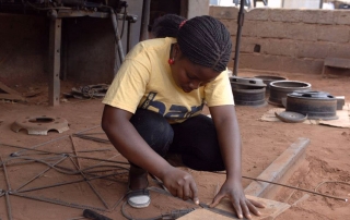 Piassa helps at her father’s workshop, in Nampula, Mozambique after receiving entrepreneurship training under the UNIDO ECP Programme. Photo: UNIDO, 2011