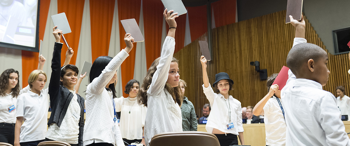 在“为未来融资：教育2030”活动中，儿童们站起来捍卫自己受教育的权利。联合国图片/Rick Bajornas