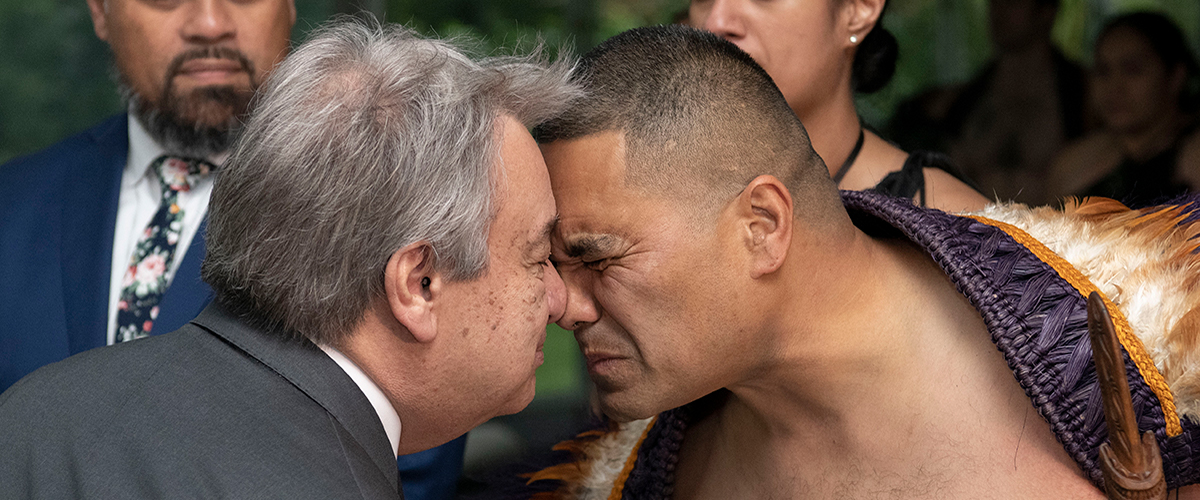 在2019年5月，正在新西兰访问的联合国秘书长古特雷斯出席毛利族传统欢迎仪式。联合国图片/Mark Garten