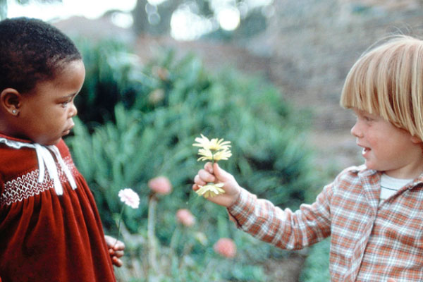 Two children of different races forge a connection during the time of Apartheid in South Africa.