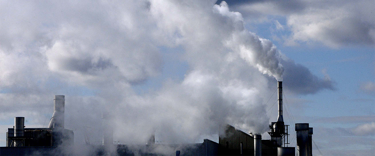 加拿大多伦多一个制造厂产生的气体排放。 联合国图片/Kibae Park